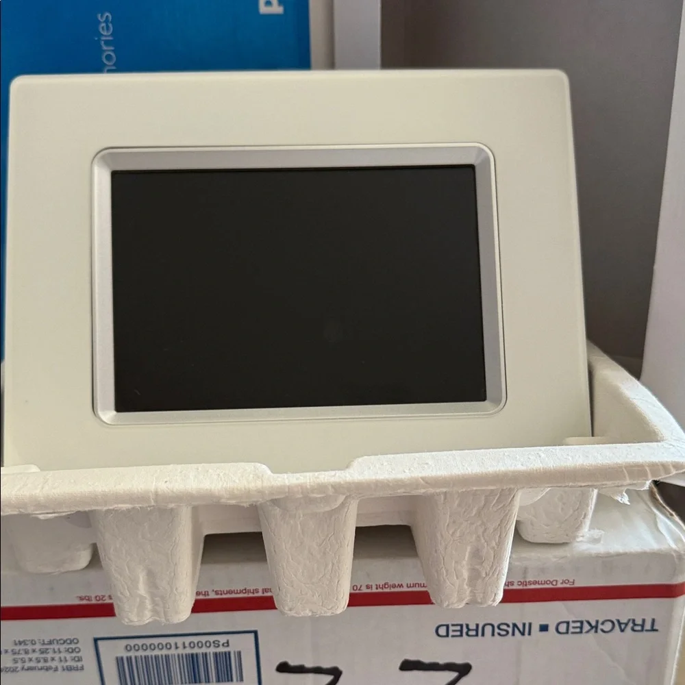Philips White Digital Photo Frame - Picture 2 of 2